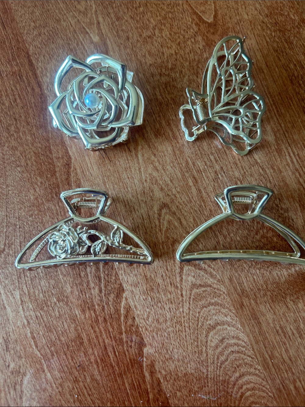 New without tags 4 Assorted Hair Accessories